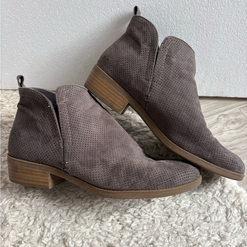 Universal Thread Perforated Ankle Booties - Taupe SZ 8
